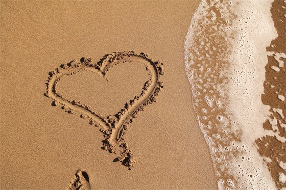 过生日发朋友圈的句子感谢老公(精选90句)