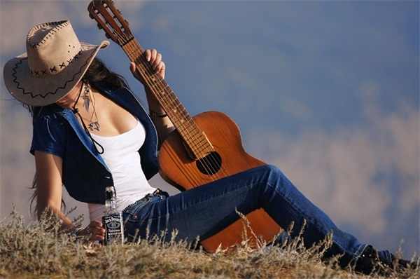 抖音里自己生日的句子(抖音很火的祝自己生日短句)